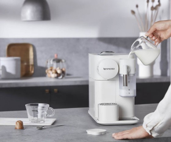 Капсульна кавоварка Nespresso Lattissima One EN510.W